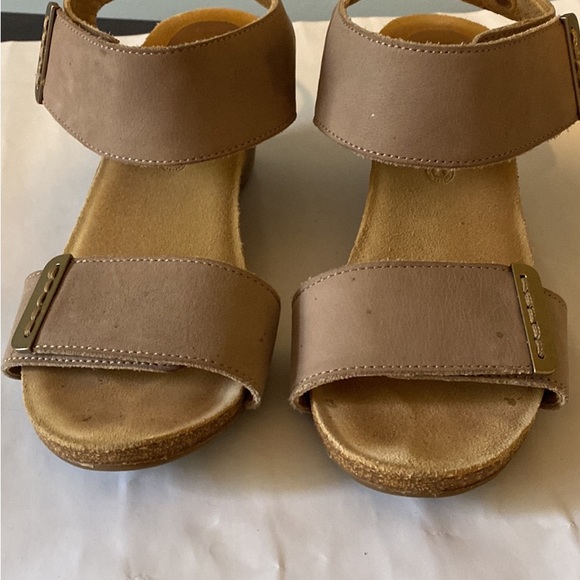 Brussola Ladies sandals size 7.5 - Picture 2 of 4